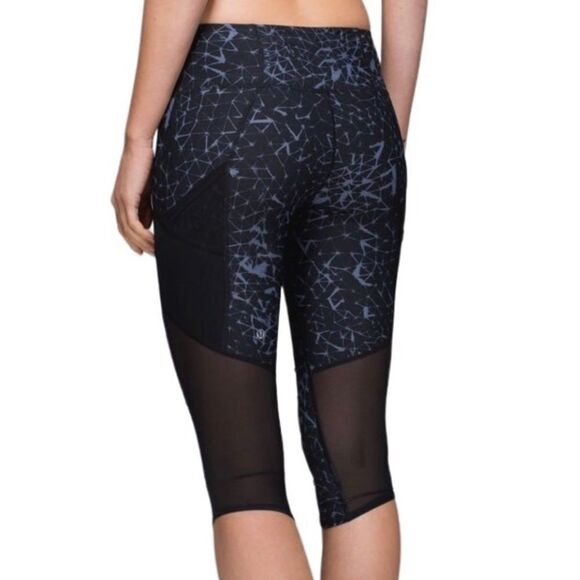 ..Lululemon Water: Sea-Me Run Crop Star Crushed Coal Black / Black - Picture 2 of 16